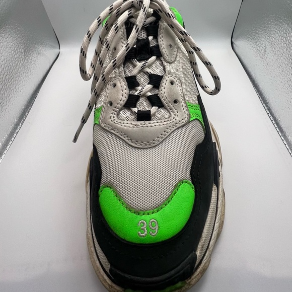 Balenciaga Triple S Chunky Sneaker
Size EU 39 - Picture 8 of 10